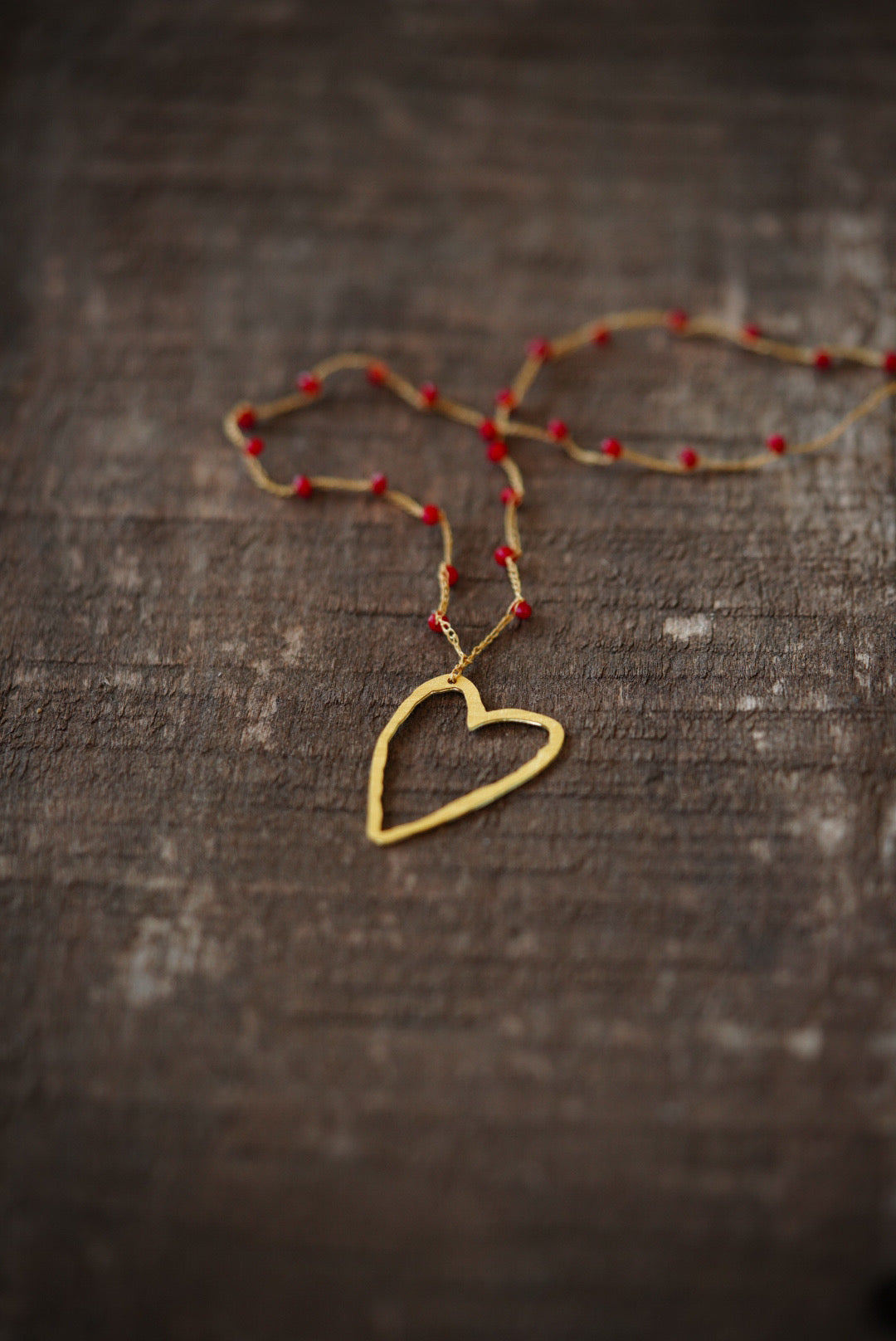 Collar tejido con Corazón enchapada en oro y cristales